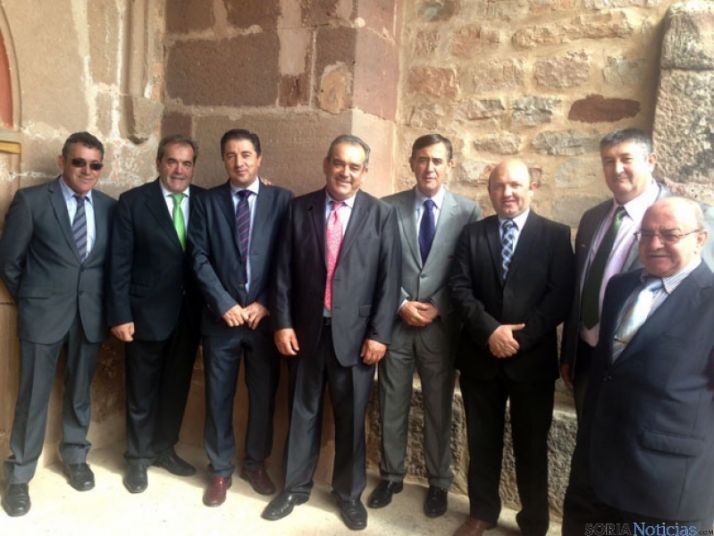 Pardo con los ediles de Miño y la comarca