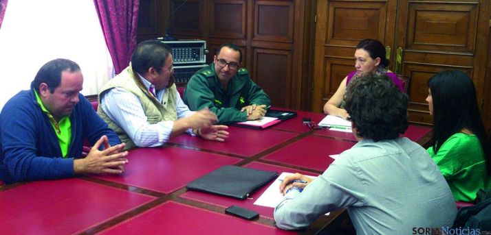 Miembros de ASAJA con la Subdelegada. 