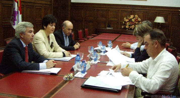 Comisión de seguimiento de la depuradora este viernes. / Subdelg