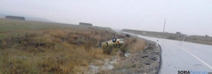 Vehículo que salió de la vía