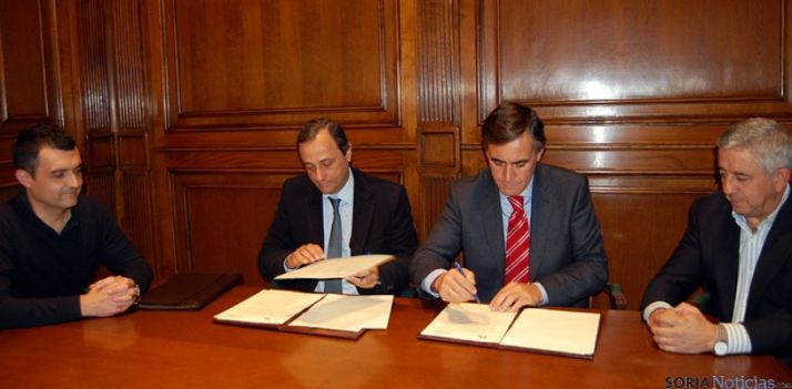 Rúbrica del convenio entre la Diputación y el CESEFOR. / Dip