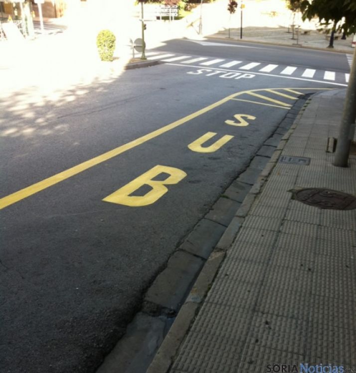 Parada de autobús en el barrio de San Pedro