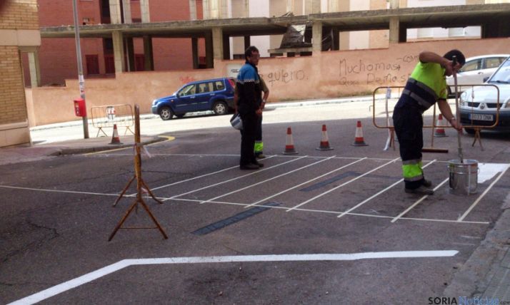 Pintado del paso de cebra. / SN