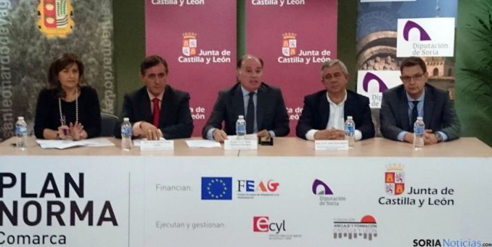 Villanueva, en el centro, flanqueado por Pardo (izda.) y Elvira.