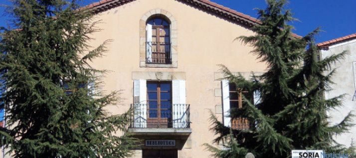 Exterior de la biblioteca de Covaleda. / V. Herrero