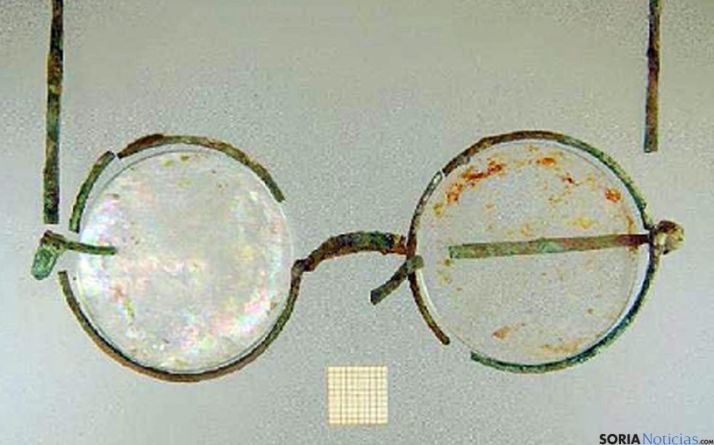 Gafa perteneciente a otro de los fusilados, Mariano González. / RyD