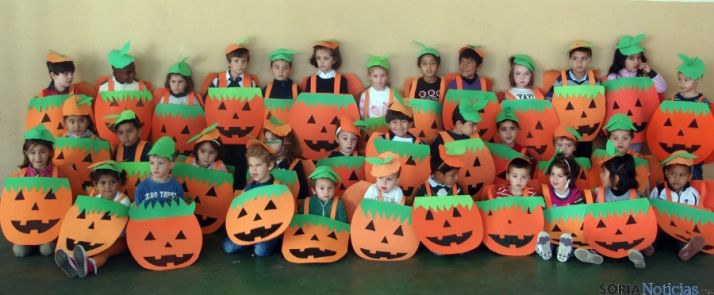 Los niños de infantil durante la jornada. 