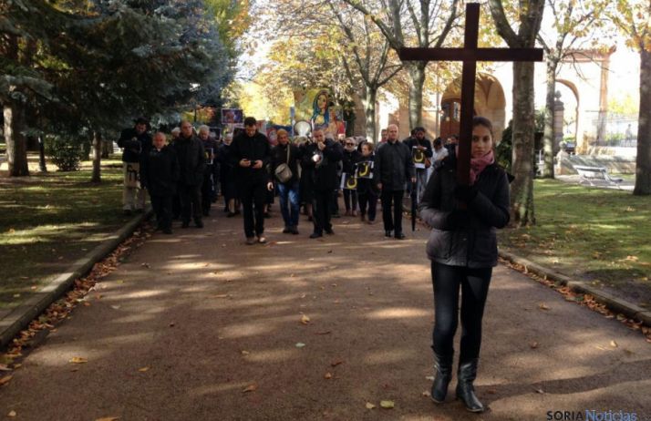 Rezo del Rosario durante este ciclo diocesano. 