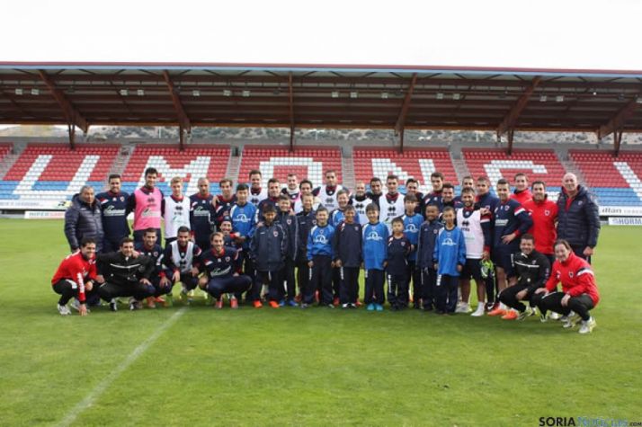 Los jugadores del Numacia con el Astaná