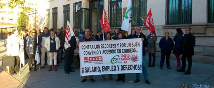 Concentración ante Correos