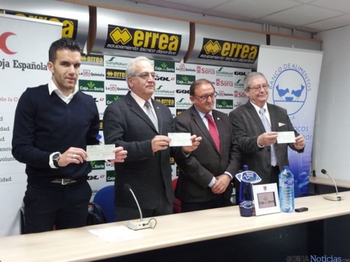 Las ONG con sus cheques