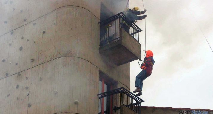 Simulacro de los bomberos en el parque de Soria. / SN