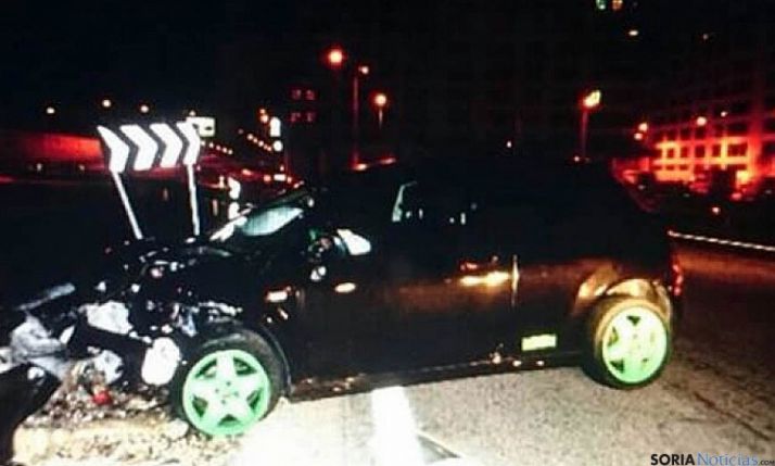 El vehículo siniestrado en la rotonda. / SN