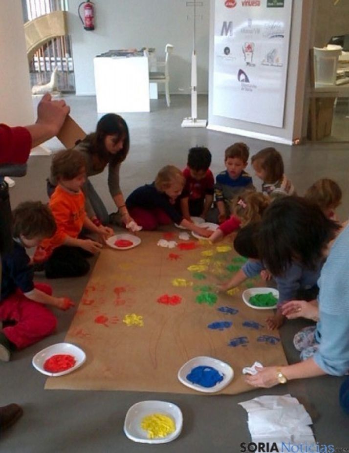 Niños en el taller de CortabitArte. 