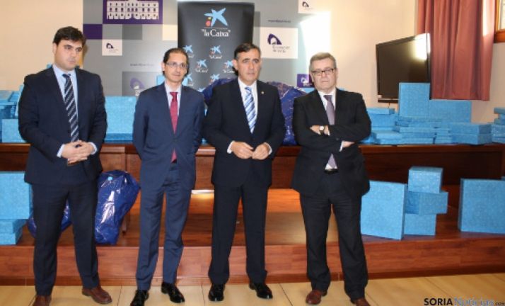 Entrega de juguetes a Diputación