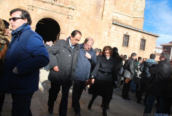 Imágenes del funeral por Canto Benito este lunes. / SN