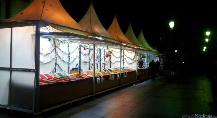 El mercado navideño en la plaza de San Esteban. / SN