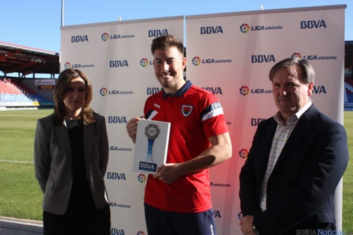 Enrich recibe su trofeo