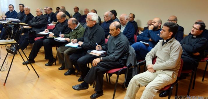 Sacerdotes diocesanos en las jornadas. / DOS