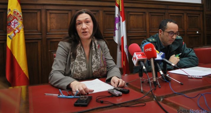 La subdelegada del Gobierno, María José Heredia con el teniente coronel Andrés Velarde. / SN