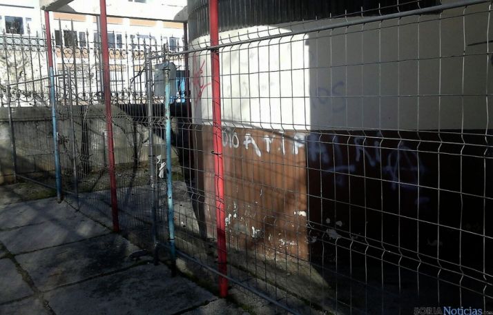 Imagen exterior del antiguo restaurante en el centro de la Dehesa. 