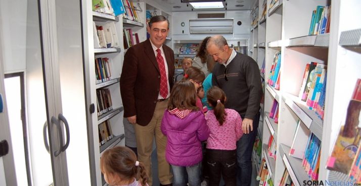 Interior de uno de los bibliobuses. 