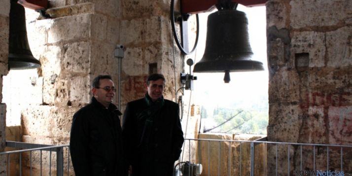 Antienza (izda.) y Pardo, este miércoles en el campanario de la catedral. 