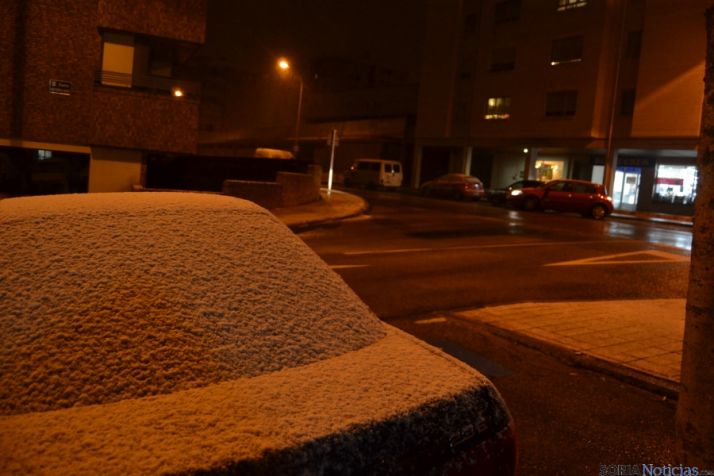 La nieve aparece en la capital. / SN