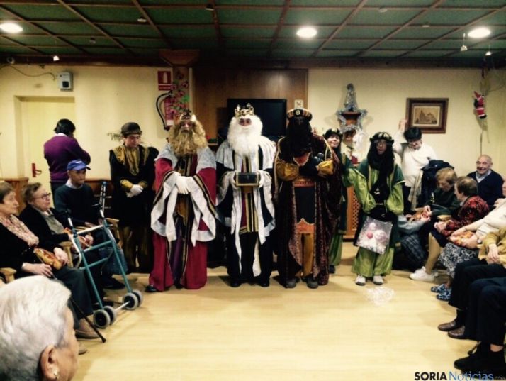 Los Reyes, en su visita a Arcos. / SN