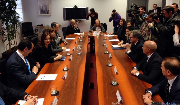 Reunión para la firma del convenio este martes. / Jta.