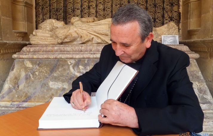 El obispo, Gerardo Melgar. 