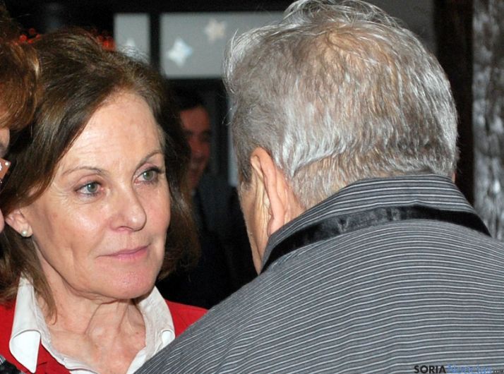 Barrientos departe con Gil Martínez, de espaldas. / SN