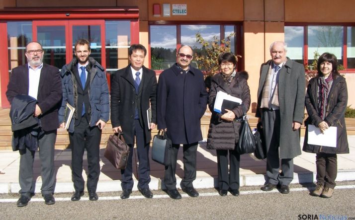 La embajadora, tercera por la derecha, en el CEDER. 