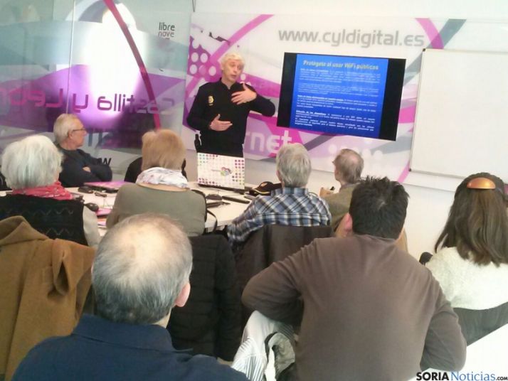 Charla de la Policía