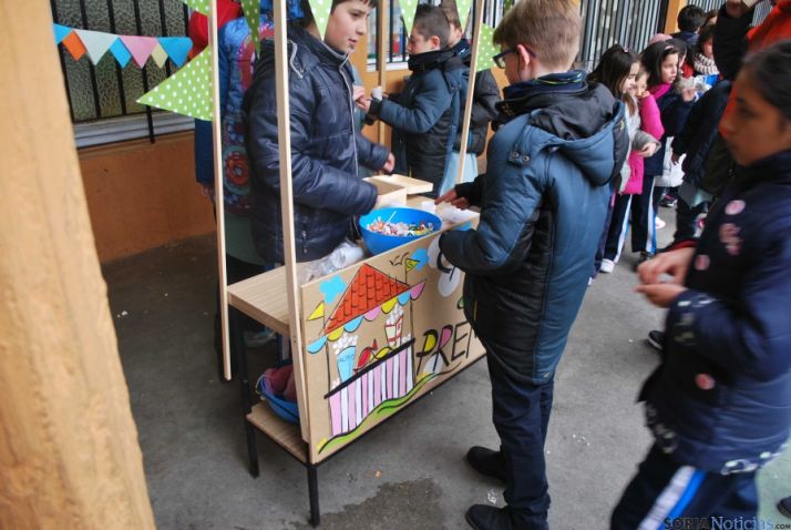 Diversión en Escolapias en la semana de Santa Paula. / SN