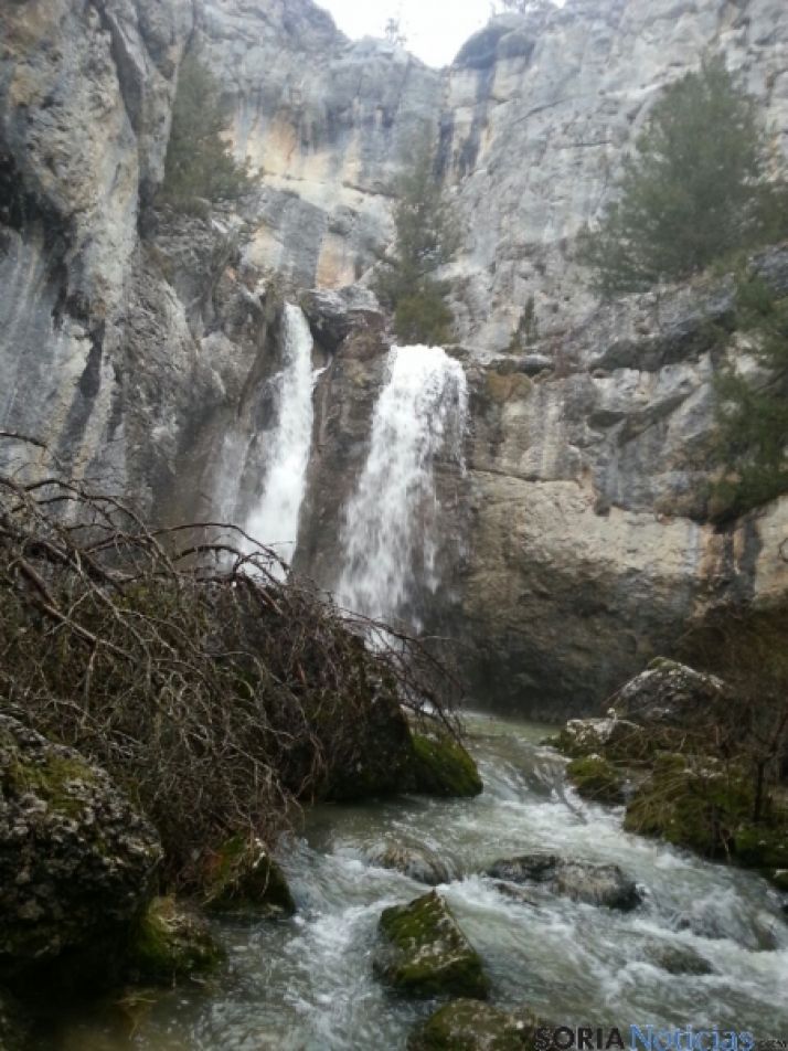 Cascada `de La Fuentona.