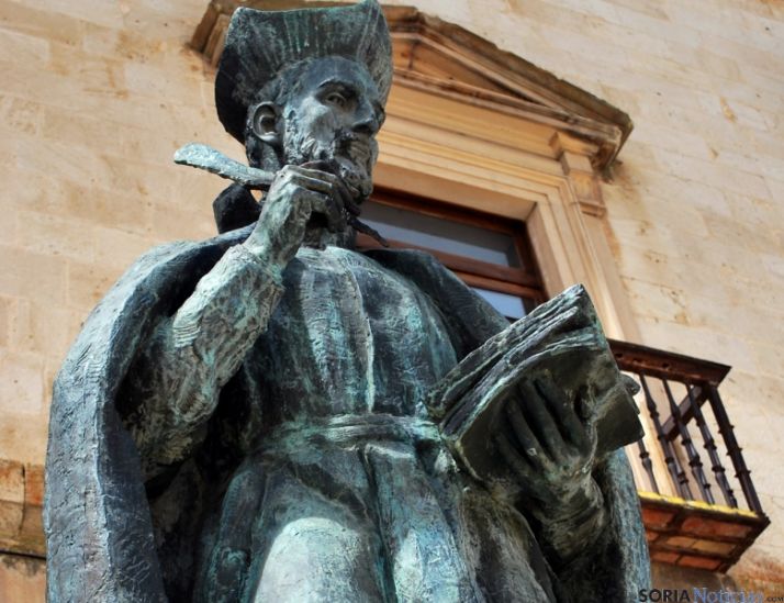 Estatua de Diego Laínez, en Almazán. / SN