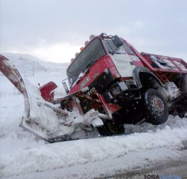 La máquina quitanieves tras el accidente. / SN