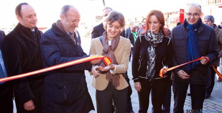 La ministra (ctro.) junto a la consejera de Agricultura este miércoles en Valladolid. / Jta.