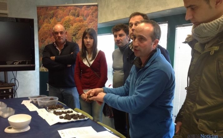 Truficultores sorianos en el mercado. 