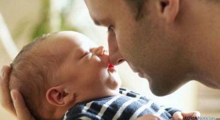 Padre con su bebé / SN