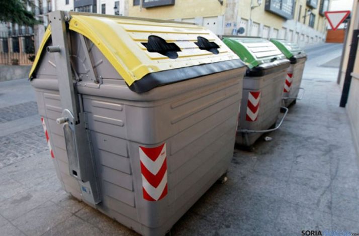 Contenedores en una calle de Soria