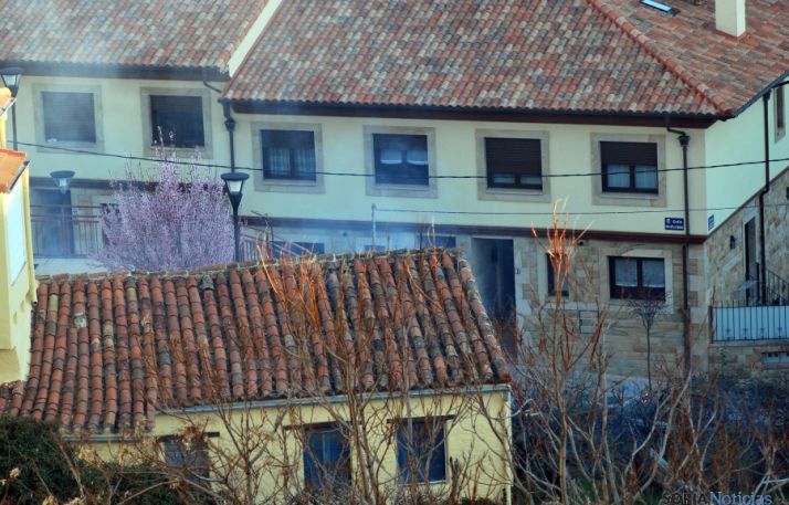 El humo ha alertado a los vecinos. / SN