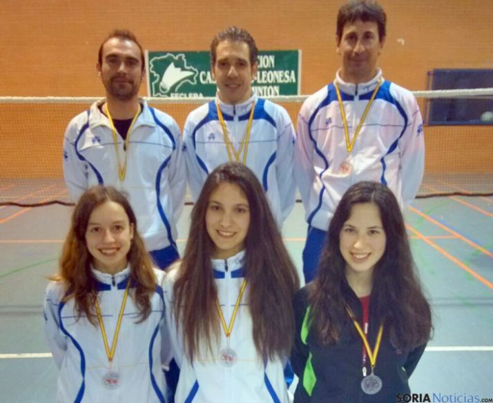 Los jugadores sorianos con sus medallas.