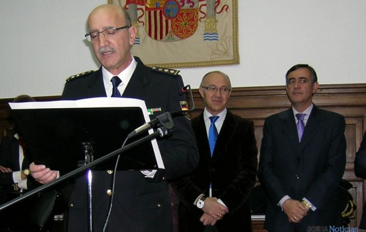 El comisario tomando posesión. / Subdeleg.