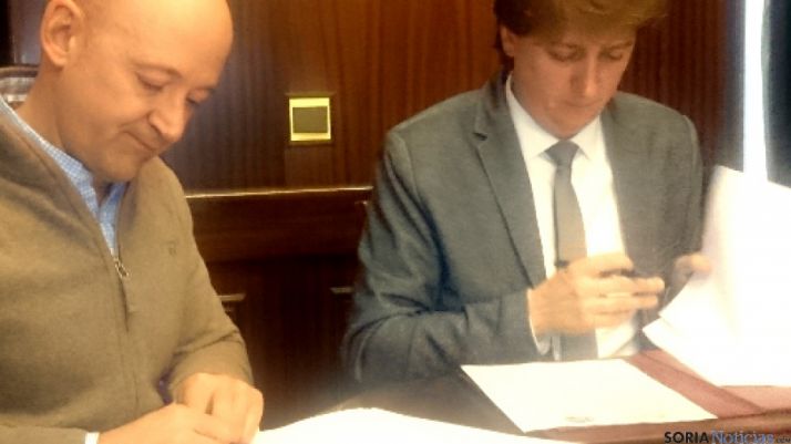 Firma convenio Ayuntamiento y El Hueco