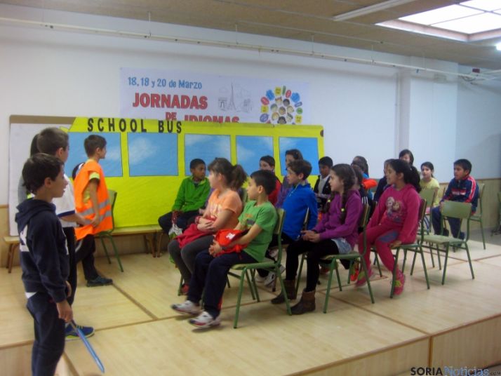 Los niños del colegio en las jornadas.