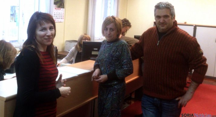 Peluqueros en el registro de la Subdelegación. 