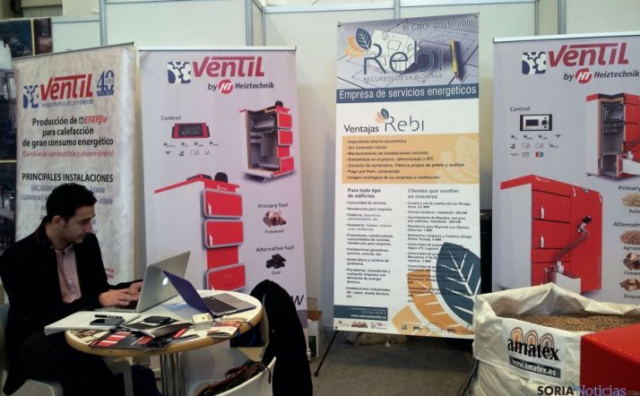 Rebi, en la muestra de Zaragoza. 