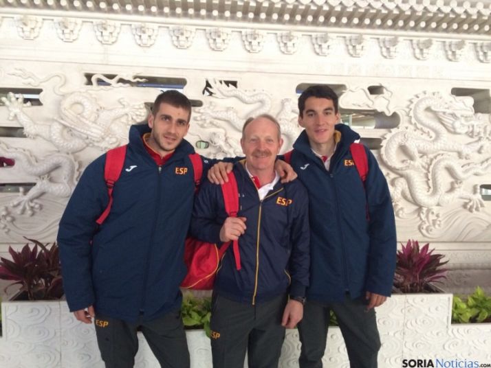 Mateo, (dcha.) Oliva y Abad en China. 